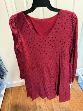Eyelet V-Neck Long Sleeve Tunic Top - Burgundy